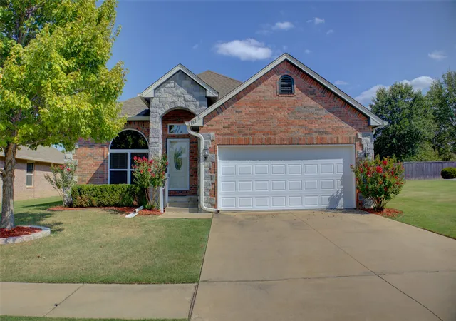Photo 1 of Single family home for sale at 10715 Masters Cir, Jenks, OK 74037 | MLS# 2635660 | Listing updated on 2026-10-12
