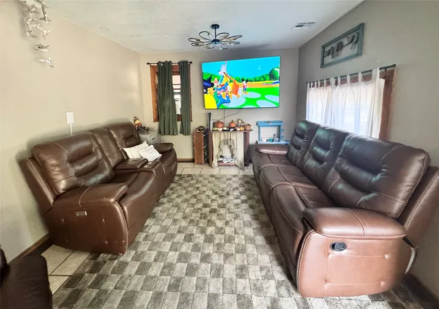 Photo 2 of Single family home for sale at 714 Northwest 10th, Ardmore, OK 73401 | MLS# 2635811 | Listing updated on 2026-10-05