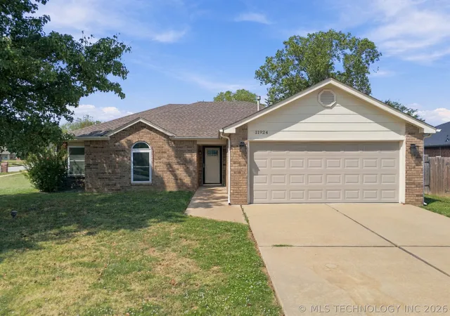 Photo 1 of Single family home for sale at 11924 N 107th E Eastplace, Collinsville, OK 74021 | MLS# 2635737 | Listing updated on 2026-10-01