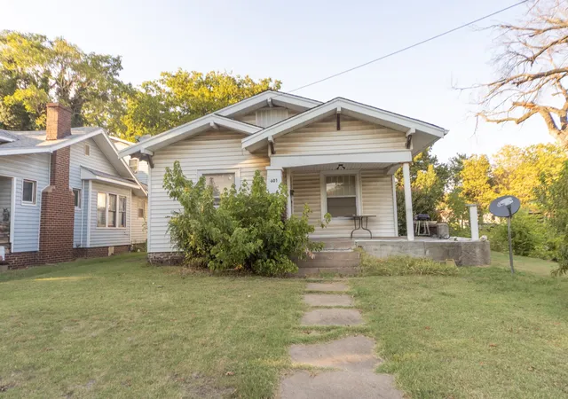 Single family home for sale at 601 W Otoe Ave, Ponca City, OK 74601 | MLS# 2635843
