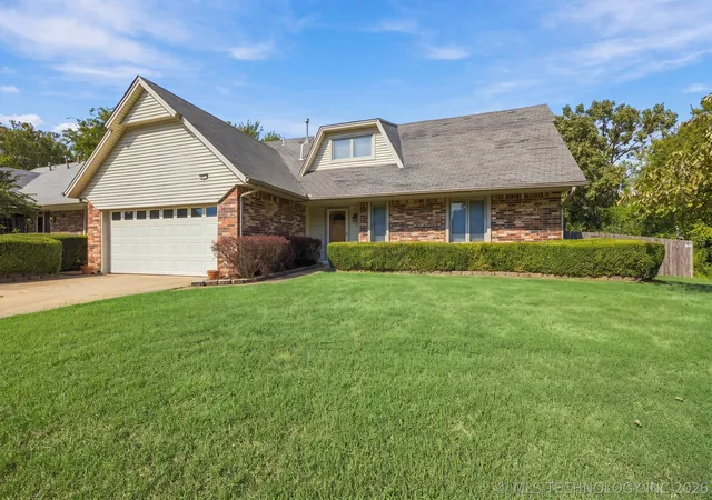 Photo 2 of Single family home for sale at 2412 W Fort Worth St, Broken Arrow, OK 74012 | MLS# 2635741 | Listing updated on 2026-09-30