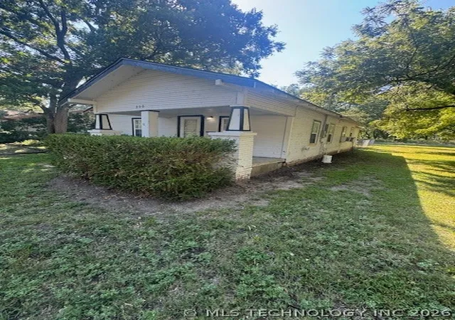 Photo 2 of Sale Pending at 200 S 12th Avenue, Madill, OK 73446 | MLS# 2635836 | Listing updated on 2026-10-28
