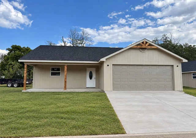 Single family home for sale at 757 Coffey Ct, Marietta, OK 73448 | MLS# 2635066