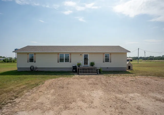 Photo 2 of Single family home for sale at 208 W Hollie, Okemah, OK 74859 | MLS# 2635840 | Listing updated on 2026-09-30