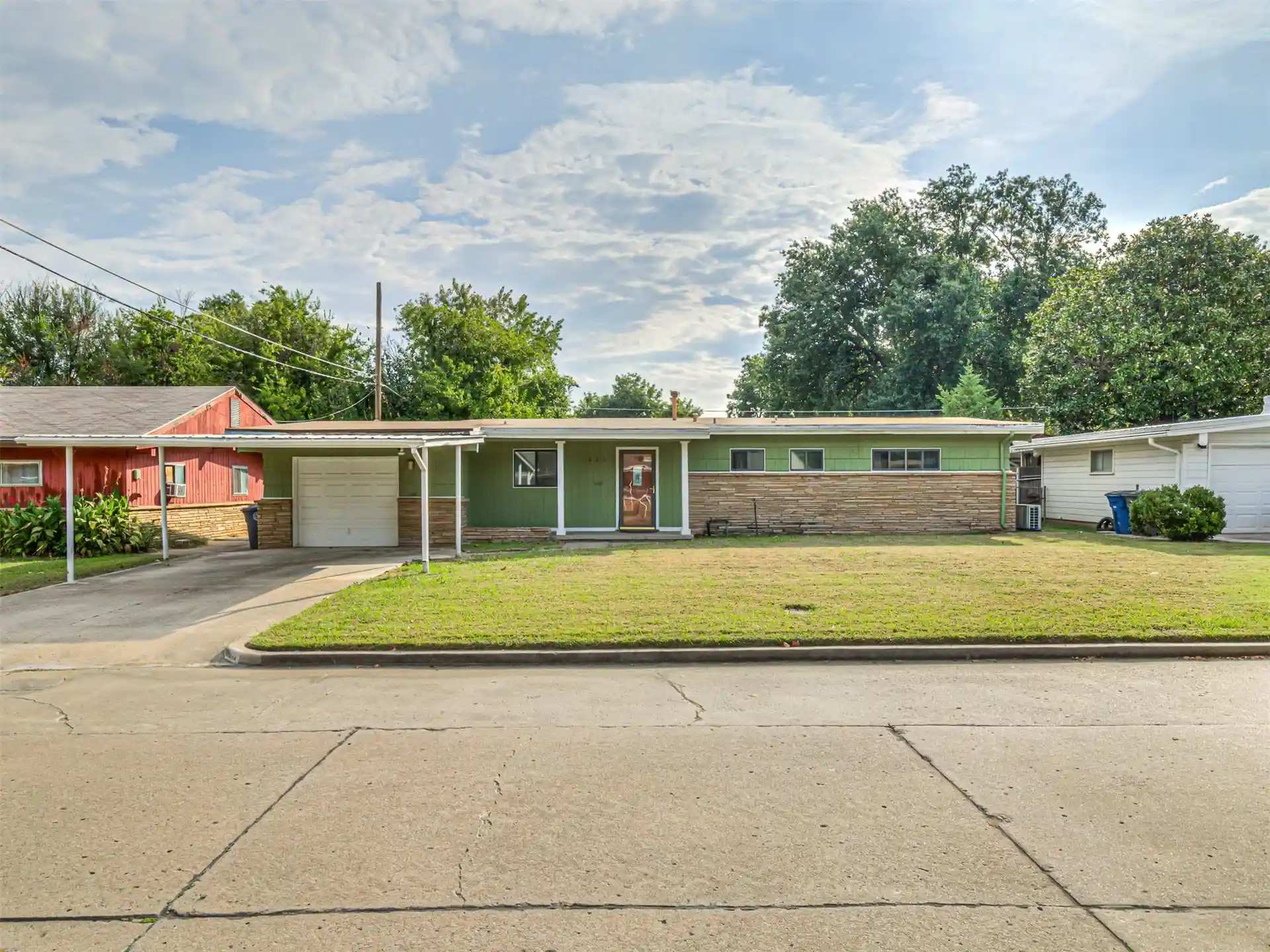 Photo 1 of Sale Pending at 825 N Vancouver Ave, Tulsa, OK 74127 | MLS# 2635600 | Listing updated on 2026-10-17