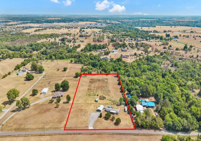 Photo 2 of Manufactured home for sale at 512 N Rockwell Ave, Newcastle, OK 73065 | MLS# 2635467 | Listing updated on 2026-09-30