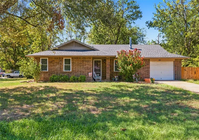 Photo 1 of Single family home for sale at 1001 N Gertrude Ave, Wagoner, OK 74467 | MLS# 2635252 | Listing updated on 2026-10-01