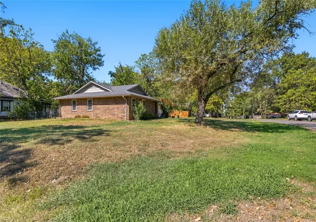 Photo 2 of Single family home for sale at 1001 N Gertrude Ave, Wagoner, OK 74467 | MLS# 2635252 | Listing updated on 2026-10-01