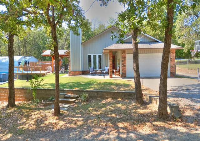 Photo 2 of Sale Pending at 10940 S 161st West Ave, Sapulpa, OK 74066 | MLS# 2635833 | Listing updated on 2026-10-02