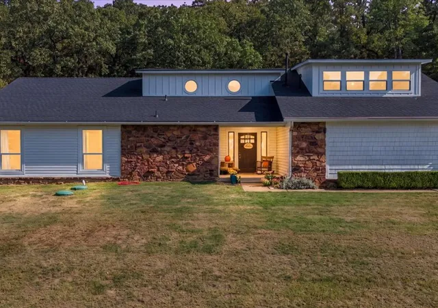 Photo 2 of Sale Pending at 7219 W 51st Street, Tulsa, OK 74107 | MLS# 2635907 | Listing updated on 2026-10-07
