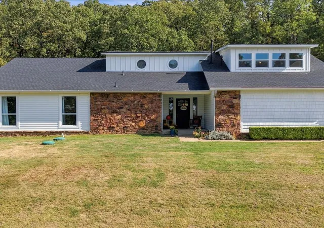Photo 3 of Sale Pending at 7219 W 51st Street, Tulsa, OK 74107 | MLS# 2635907 | Listing updated on 2026-10-07