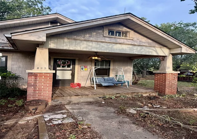 Photo 2 of Single family home for sale at 822 E Oklahoma, Sulphur, OK 73086 | MLS# 2635495 | Listing updated on 2026-10-06