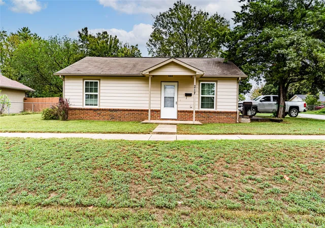 Photo 1 of Single family home for sale at 217 S Oak St, Bristow, OK 74010 | MLS# 2635868 | Listing updated on 2026-10-05