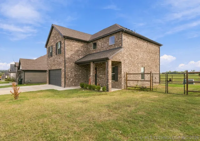 Photo 2 of Single family home for sale at 513 S Buffalo St, Skiatook, OK 74070 | MLS# 2635959 | Listing updated on 2026-10-01