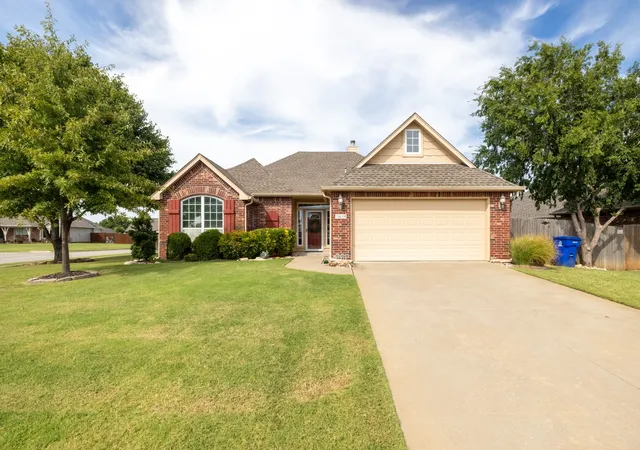 Photo 1 of Single family home for sale at 1614 W Austin Pl, Broken Arrow, OK 74011 | MLS# 2635992 | Listing updated on 2026-10-11