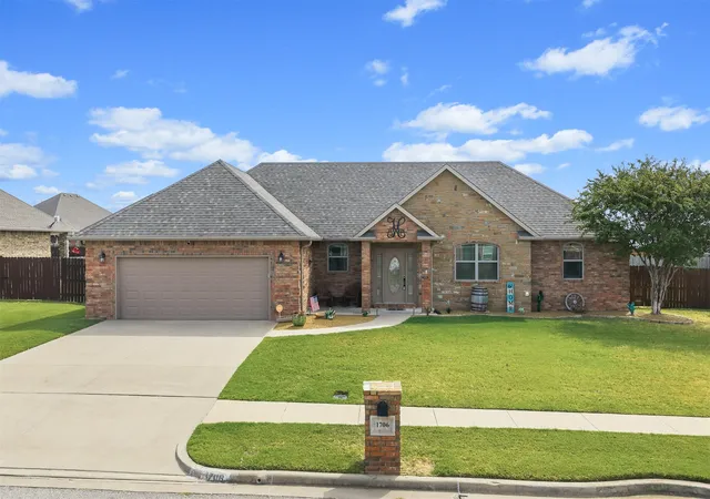 Photo 1 of Single family home for sale at 1706 Lisa Ln, Ardmore, OK 73401 | MLS# 2635844 | Listing updated on 2026-10-02