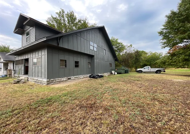 Photo 2 of Single family home for sale at 406 S Alabama Ave, Okmulgee, OK 74447 | MLS# 2636023 | Listing updated on 2026-10-07