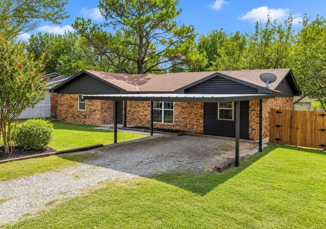 Photo 2 of Single family home for sale at 461 Wisteria St, Lone Grove, OK 73443 | MLS# 2635783 | Listing updated on 2026-10-01