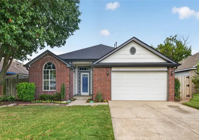 Photo 2 of Sale Pending at 11912 S Gum Ave, Jenks, OK 74037 | MLS# 2635898 | Listing updated on 2026-10-05
