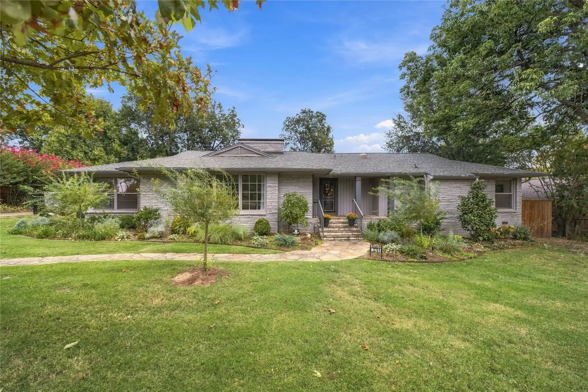 Photo 1 of Single family home for sale at 3701 Atlanta Ave S, Tulsa, OK 74105 | MLS# 2635873 | Listing updated on 2026-10-15