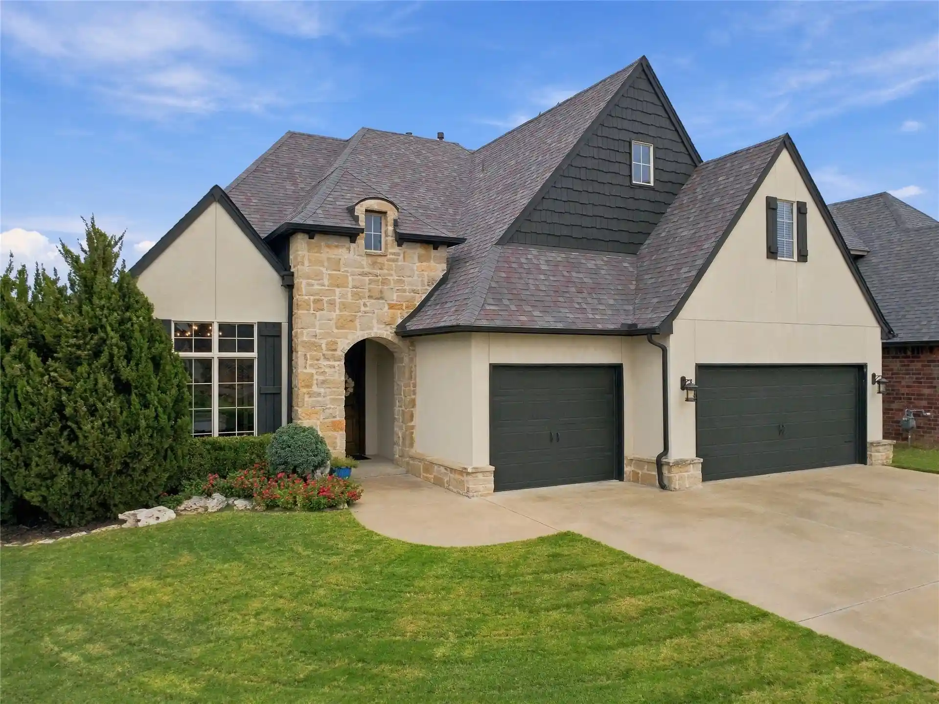 Single family home for sale at 521 W 127th Street S, Jenks, OK 74037 | MLS# 2635213
