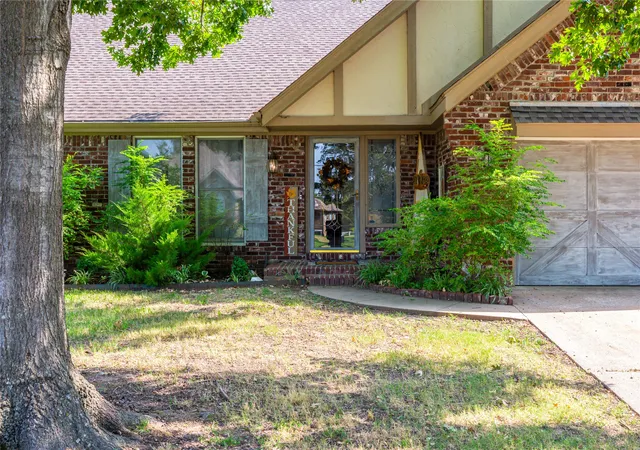 Photo 2 of Single family home for sale at 2410 St Andrews Ct, Muskogee, OK 74403 | MLS# 2635914 | Listing updated on 2026-10-02