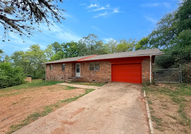 Photo 2 of Single family home for sale at 903 Sleepy St, Tahlequah, OK 74464 | MLS# 2635988 | Listing updated on 2026-10-02