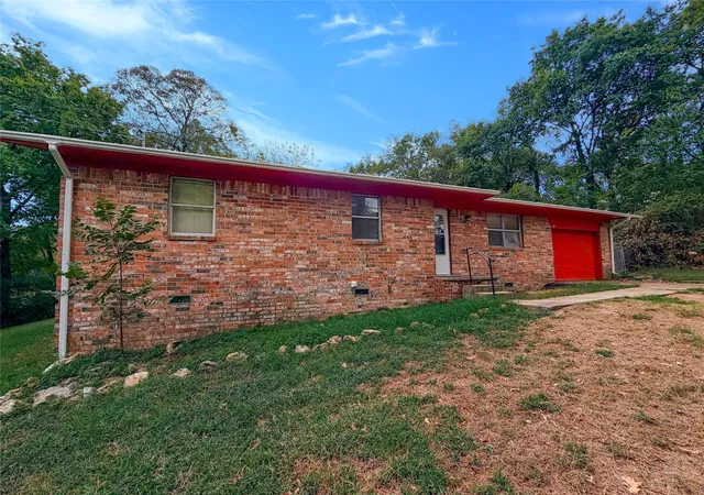 Photo 3 of Single family home for sale at 903 Sleepy St, Tahlequah, OK 74464 | MLS# 2635988 | Listing updated on 2026-10-02