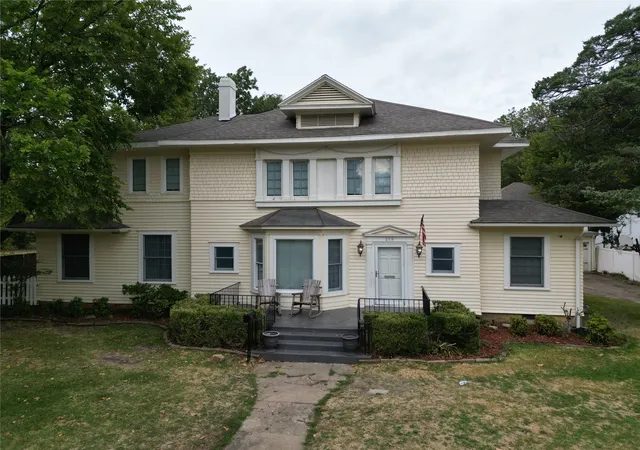 Photo 1 of Single family home for sale at 219 F St Sw, Ardmore, OK 73401 | MLS# 2634861 | Listing updated on 2026-10-02