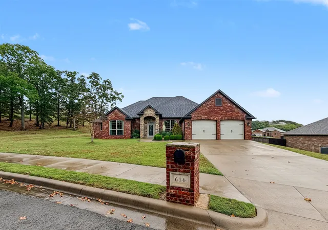 Photo 2 of Single family home for sale at 616 Woodlands Dr, Tahlequah, OK 74464 | MLS# 2635891 | Listing updated on 2026-10-02