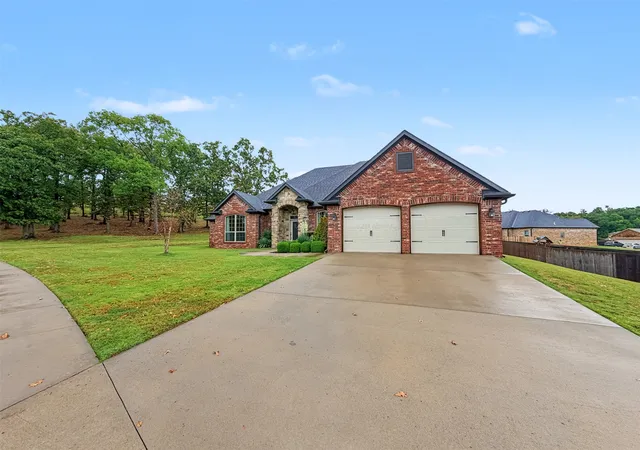 Photo 3 of Single family home for sale at 616 Woodlands Dr, Tahlequah, OK 74464 | MLS# 2635891 | Listing updated on 2026-10-02