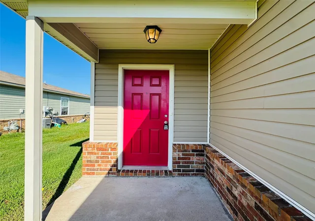 Photo 3 of Sale Pending at 5715 N 33rd Street, Broken Arrow, OK 74014 | MLS# 2635779 | Listing updated on 2026-10-07