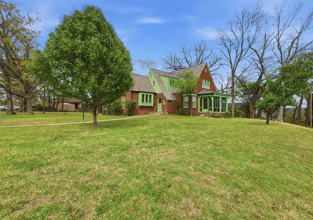 Photo 1 of Single family home for sale at 422 S Highland, Ada, OK 74820 | MLS# 2636173 | Listing updated on 2026-10-04