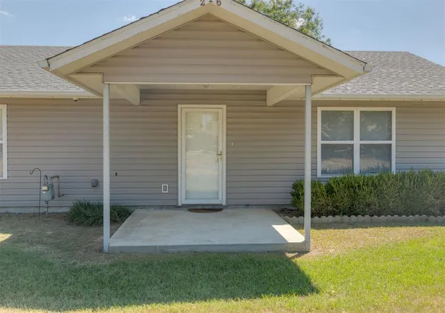 Photo 2 of Single family home for sale at 216 Southwest 4th, Checotah, OK 74426 | MLS# 2636069 | Listing updated on 2026-10-02