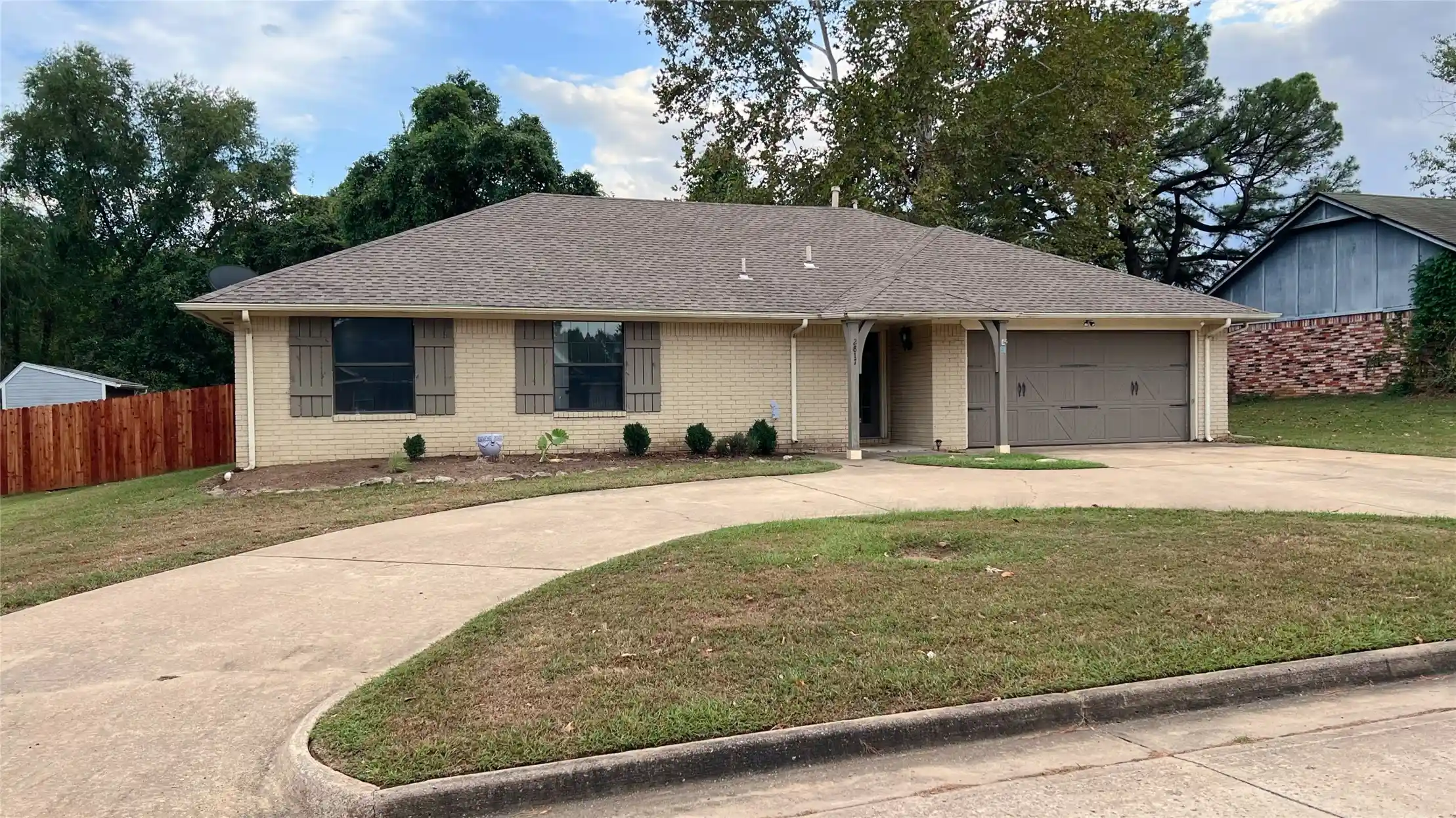 Photo 1 of Sale Pending at 2817 Kimberlea Dr, Muskogee, OK 74403 | MLS# 2633180 | Listing updated on 2026-10-16