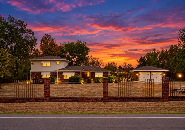 Photo 2 of Single family home for sale at 13723 E 56th Street N, Owasso, OK 74055 | MLS# 2636205 | Listing updated on 2026-10-02