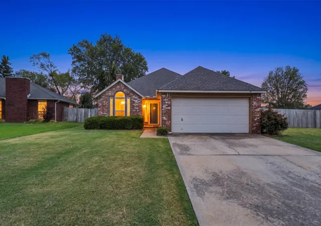 Photo 2 of Single family home for sale at 12504 E 82nd Place, Owasso, OK 74055 | MLS# 2636228 | Listing updated on 2026-10-03