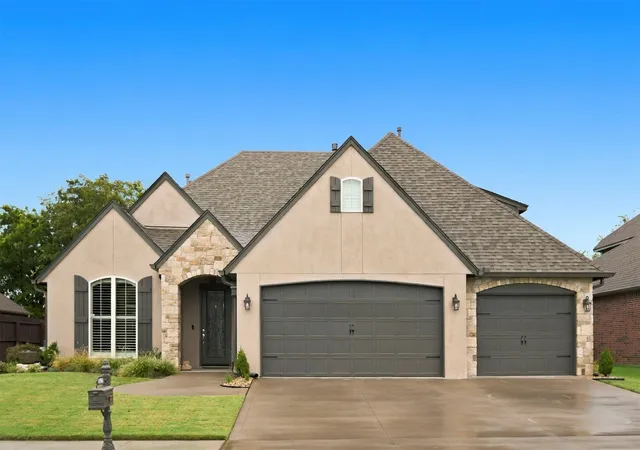 Photo 1 of Single family home for sale at 14561 S Lakewood Ave, Bixby, OK 74008 | MLS# 2635969 | Listing updated on 2026-10-11