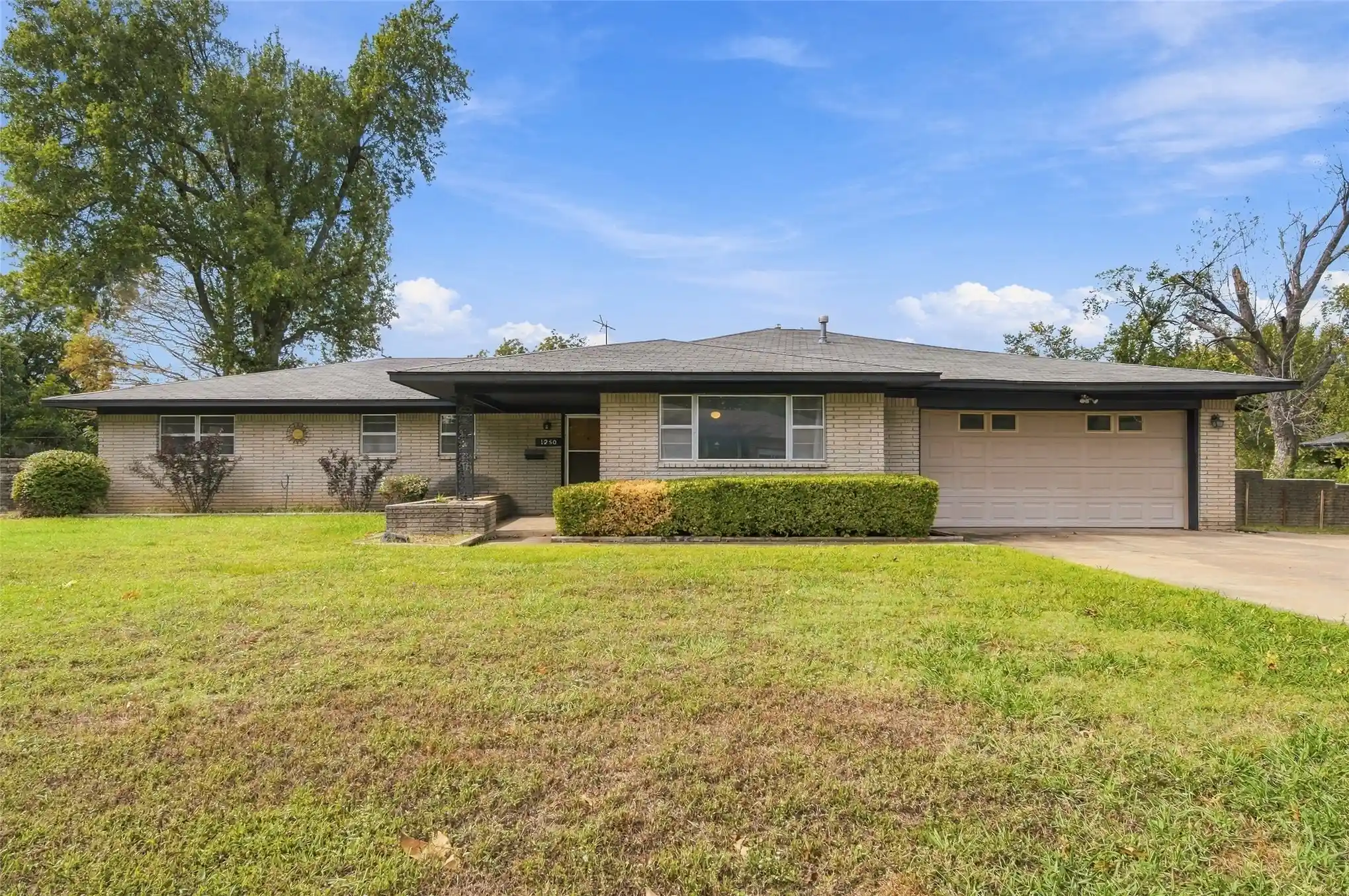 Single family home for sale at 1250 S 103rd Eastavenue, Tulsa, OK 74128 | MLS# 2634805