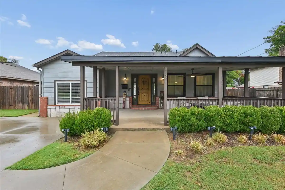 Single family home for sale at 13 W 4th Street, Bixby, OK 74008 | MLS# 2636089