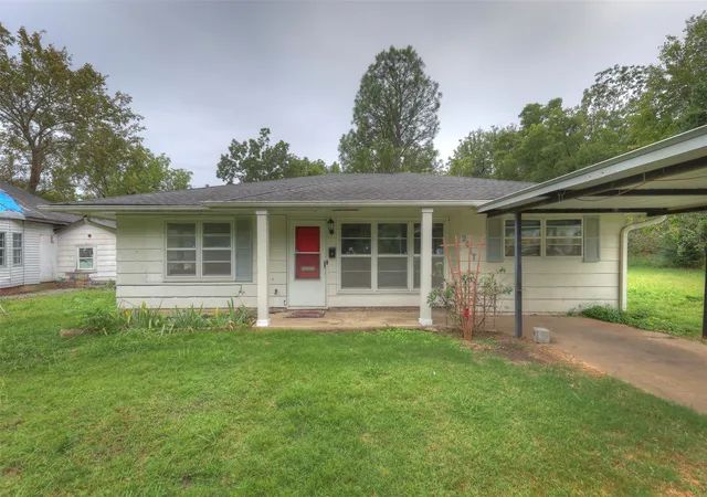 Photo 1 of Single family home for sale at 2017 Denver St, Muskogee, OK 74401 | MLS# 2636070 | Listing updated on 2026-10-05