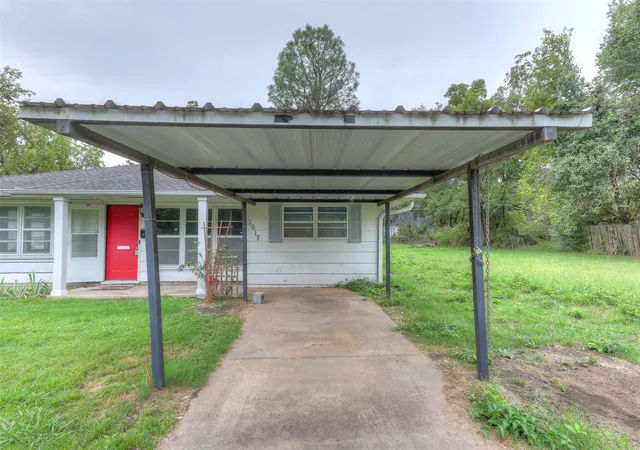 Photo 3 of Single family home for sale at 2017 Denver St, Muskogee, OK 74401 | MLS# 2636070 | Listing updated on 2026-10-05