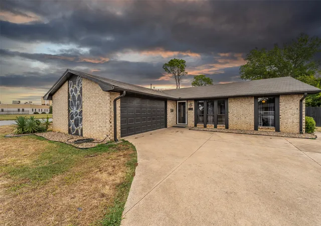 Photo 2 of Single family home for sale at 1114 Osage St, Ardmore, OK 73401 | MLS# 2636299 | Listing updated on 2026-10-03