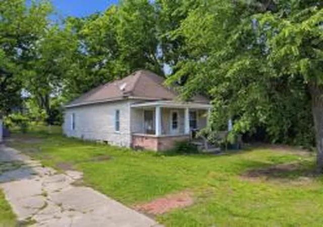 Photo 1 of Single family home for sale at 805 S Seneca Ave, Bartlesville, OK 74003 | MLS# 2636260 | Listing updated on 2026-10-03