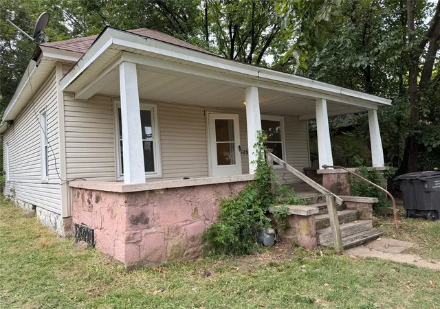 Photo 2 of Single family home for sale at 805 S Seneca Ave, Bartlesville, OK 74003 | MLS# 2636260 | Listing updated on 2026-10-03