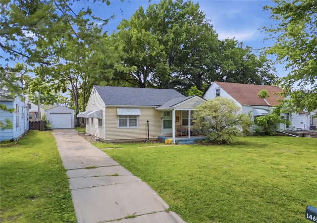 Photo 2 of Single family home for sale at 1465 S Oak Ave, Bartlesville, OK 74003 | MLS# 2636290 | Listing updated on 2026-10-05