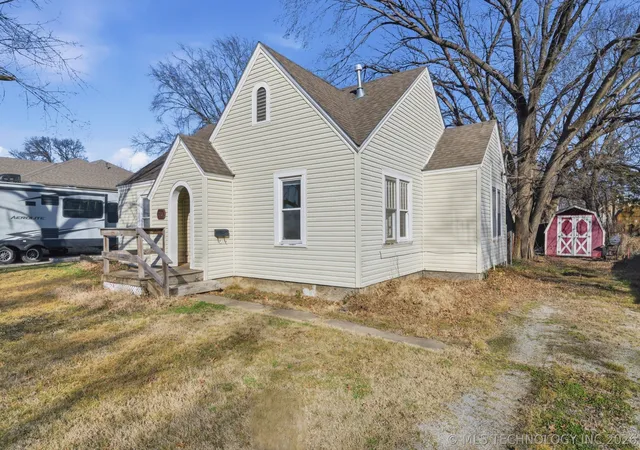 Photo 2 of Single family home for sale at 1910 S Johnstone Ave, Bartlesville, OK 74003 | MLS# 2636320 | Listing updated on 2026-10-05