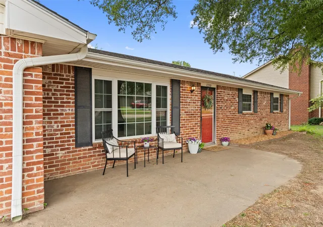 Photo 2 of Sale Pending at 1250 Macklyn Ln, Bartlesville, OK 74006 | MLS# 2636121 | Listing updated on 2026-10-09