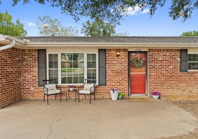 Photo 3 of Sale Pending at 1250 Macklyn Ln, Bartlesville, OK 74006 | MLS# 2636121 | Listing updated on 2026-10-09