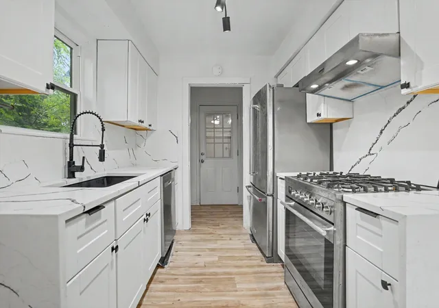 Photo 3 of Single family home for sale at 1724 S 6th Street, Broken Arrow, OK 74012 | MLS# 2636332 | Listing updated on 2026-10-07